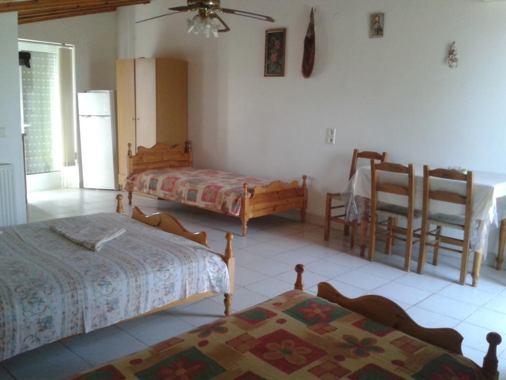 Efterpi Aggeli Appartement Loutrópolis Thermís Kamer foto